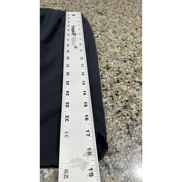 Under Armour Shorts Womens Size L Black Athleisure Activewear Running Gym - Picture 4 of 6